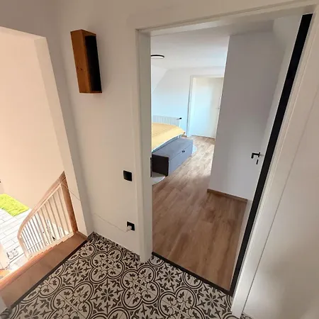 Haus Mit Drei Schlafzimmern Und Garten Apartment *