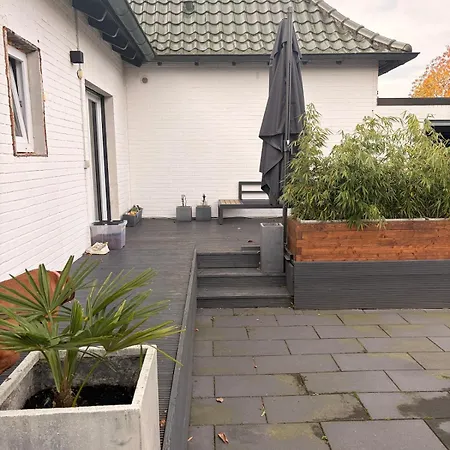 Haus Mit Drei Schlafzimmern Und Garten Apartment *