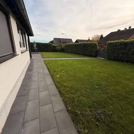 Haus Mit Drei Schlafzimmern Und Garten بروخن