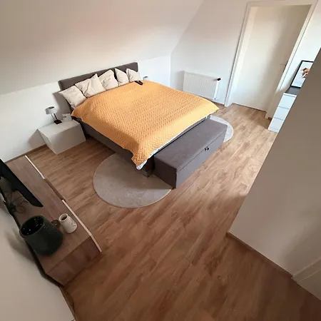 Haus Mit Drei Schlafzimmern Und Garten *