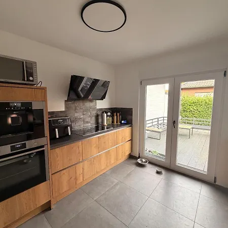 Haus Mit Drei Schlafzimmern Und Garten Apartamento *