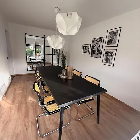 Haus Mit Drei Schlafzimmern Und Garten