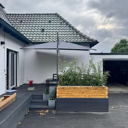 Haus Mit Drei Schlafzimmern Und Garten *
