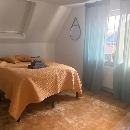 Haus Mit Drei Schlafzimmern Und Garten Lejlighed *